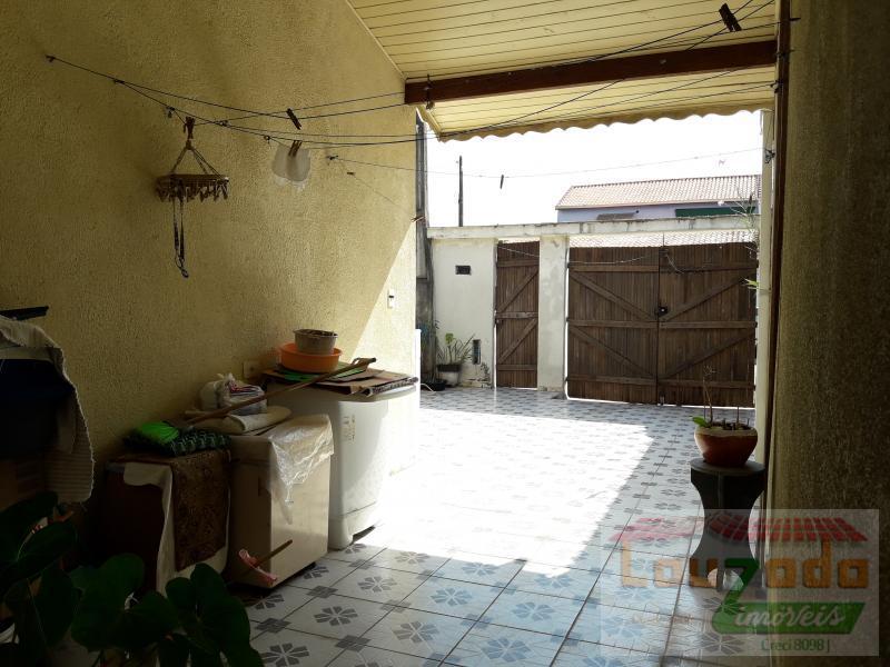 Casa à venda com 2 quartos, 72m² - Foto 2