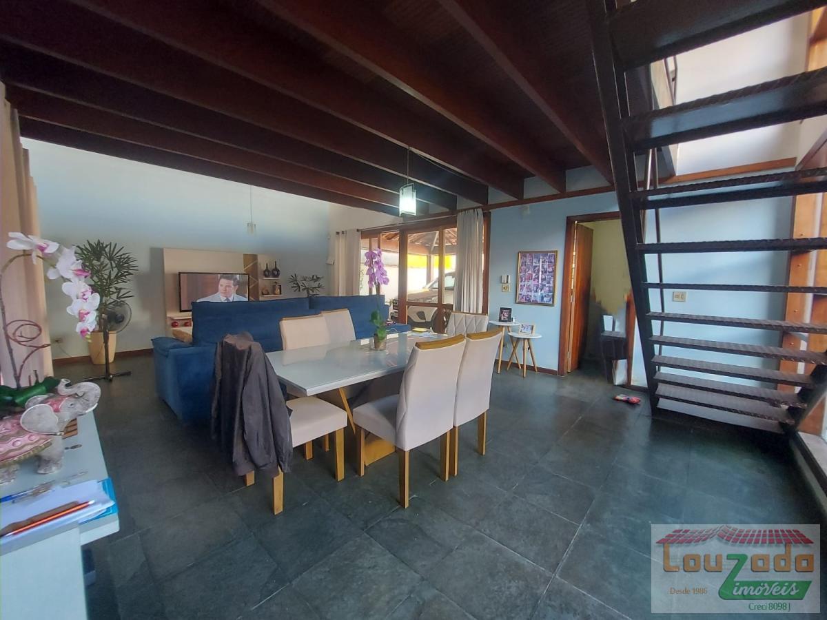 Casa, 5 quartos, 240 m² - Foto 1
